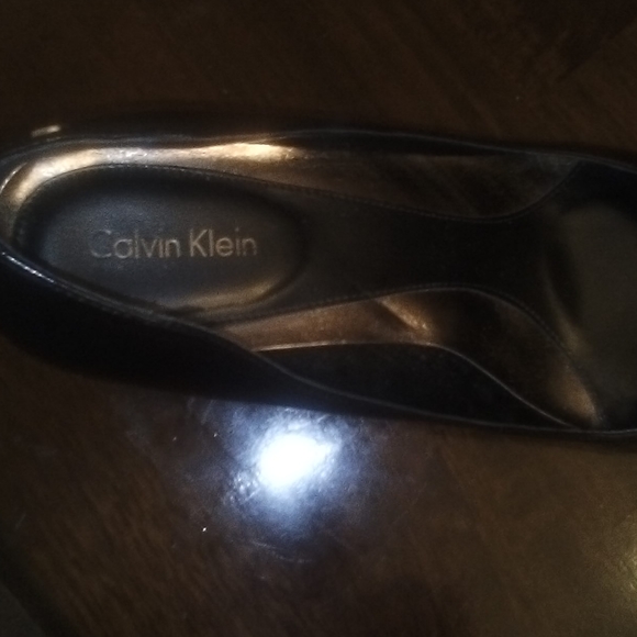 Shoes - Picture 5 of 6